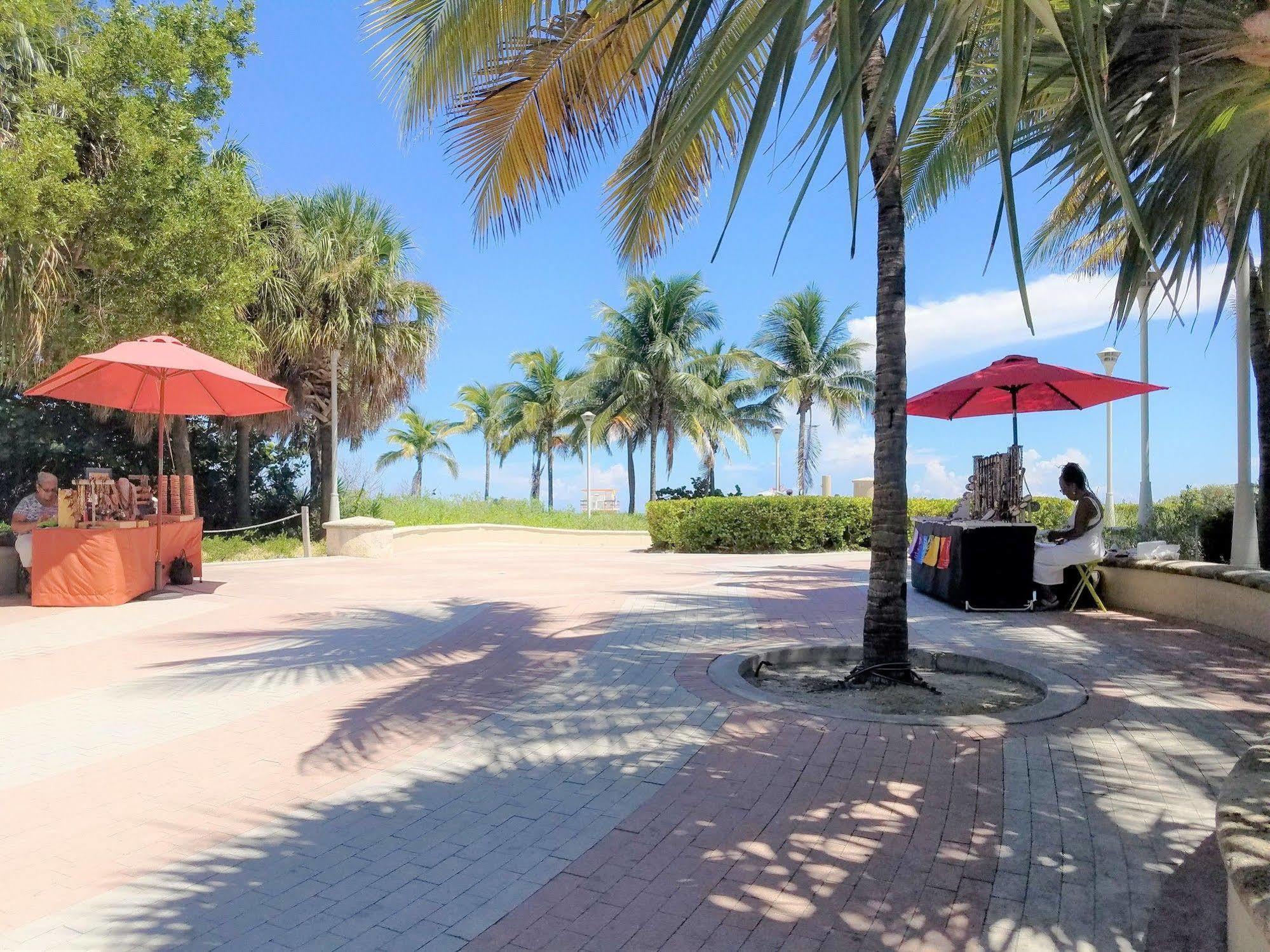 ホテル デイズ イン サウス ビーチ マイアミビーチ エクステリア 写真
